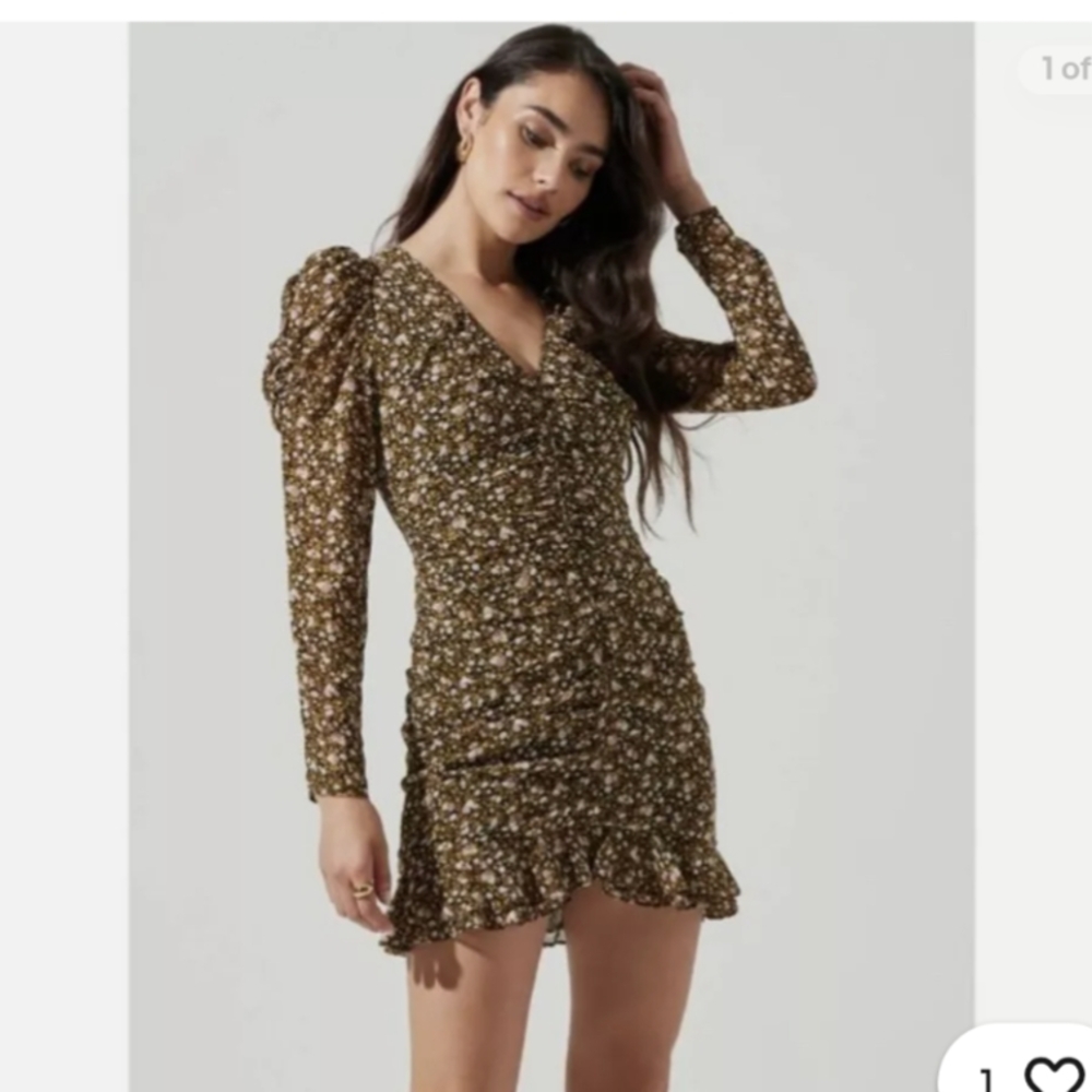 ASTR The Label Long Sleeve Ruched Center Mini Dress